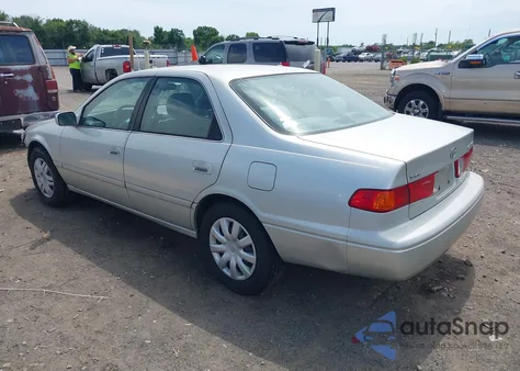 2000 Toyota Camry Le V6/Xle V6 from USA, damaged, VIN 4T1BF22KXYU100589